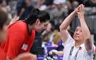 中國女籃三連勝，狂攬107分！宮魯鳴領(lǐng)隊，李夢再現(xiàn)輝煌。